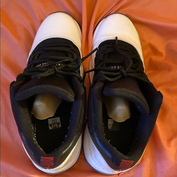 AIR JORDAN 11 RETRO LOW GS 'TUXEDO' - Picture 4 of 11